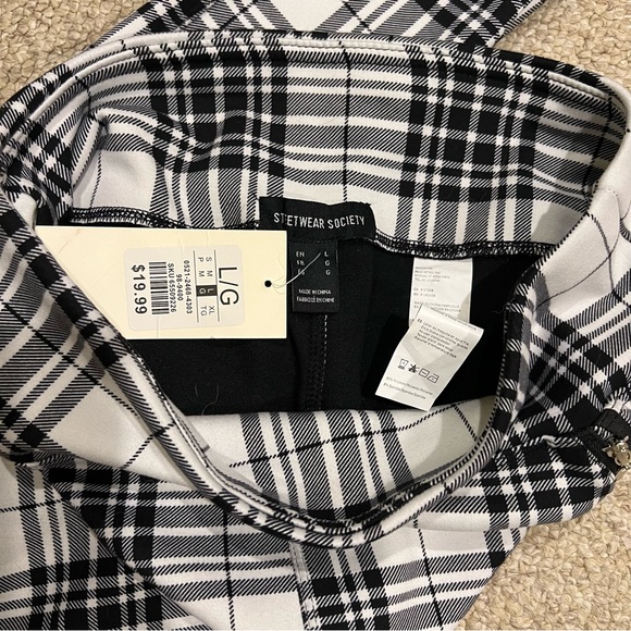 ✨2 for $10✨ Streetwear Patterned Leggings - Picture 5 of 5